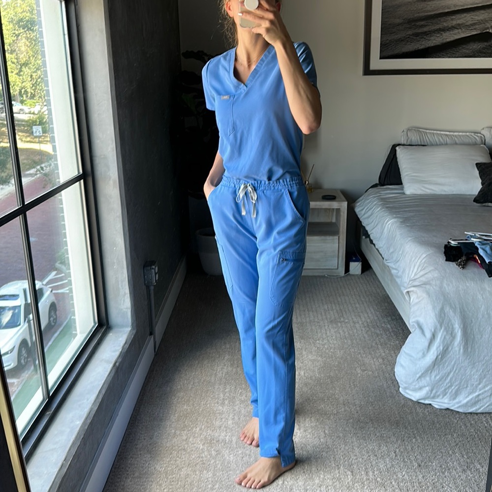 FIGS Scrub Set